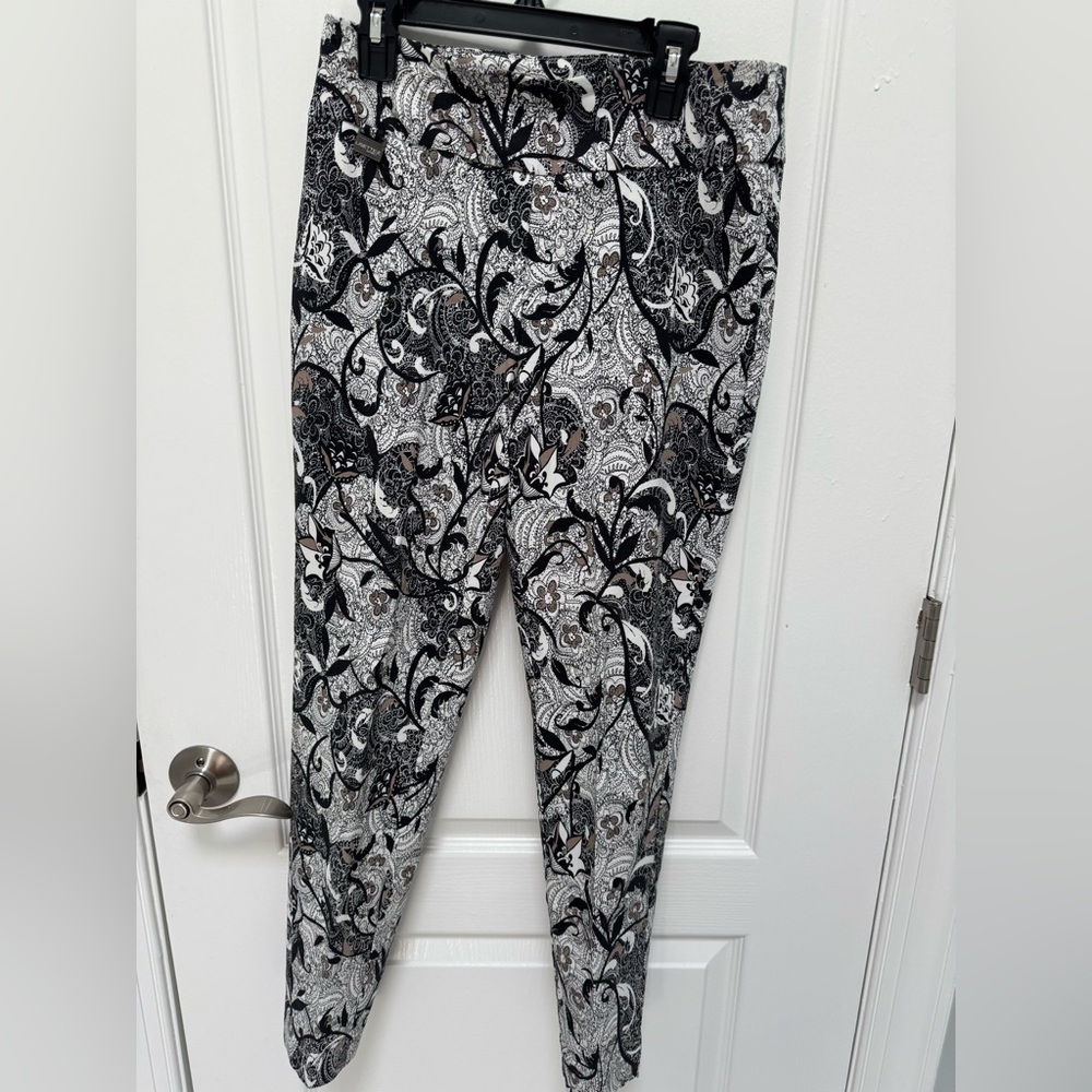 LISETTE Black, Taupe & White Paisley Pants, Size 6, Pull-on,Slimming & Gorgeous